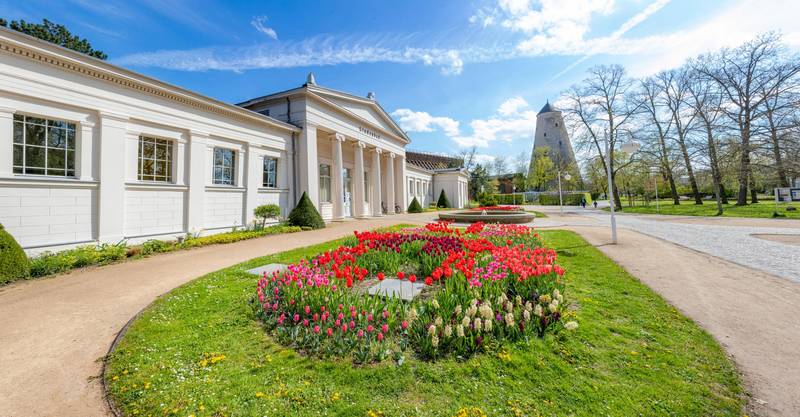 Lindenbad-Gebäude im Frühjahr © SOLEPARK