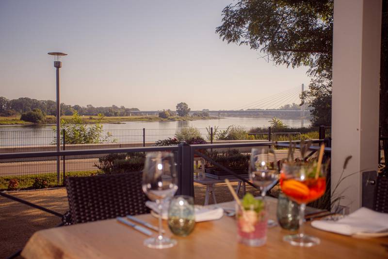 Gastronomie an der Elbe © Weltrad