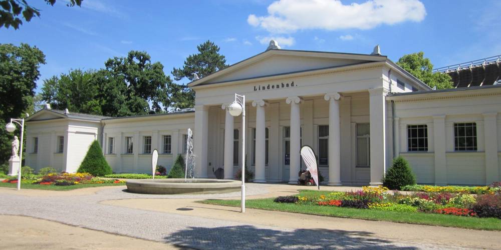 Lindenbad Gebäude im Sommer