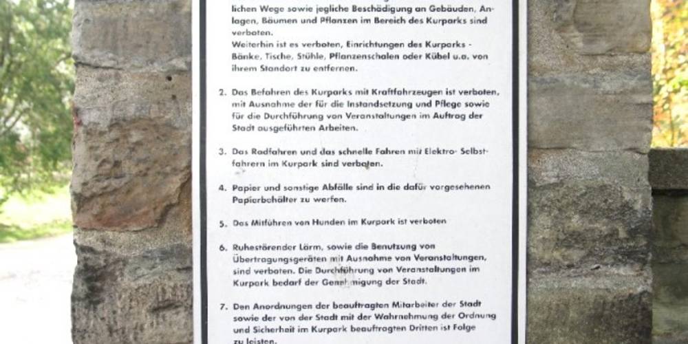 Kurparkordnung Schild