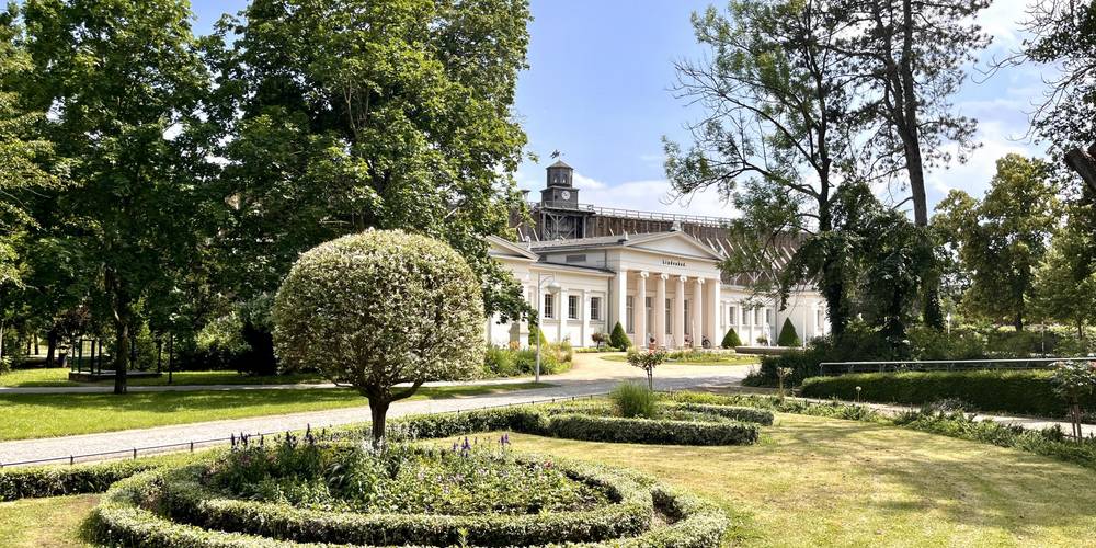 Lindenbad Gebäude im Sommer