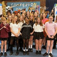 Benefizkonzert des Comberton Village College Musik-Tournee-Ensembles © Comberton Village College Musik-Tournee-Ensemble Benefizkonzert des Comberton Village College Musik-Tournee-Ensembles