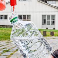 Soleabgabe Abfüllen Sole © Christian Kolbe Sole abfüllen in Flasche