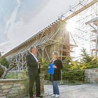 Besuch am Gradierwerk © Solepark Landtagspräsident Dr. Gunnar Schellenberger und Sibylle Schulz