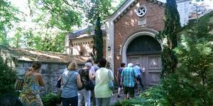 Kunsthof Gertraudenfriedhofführung