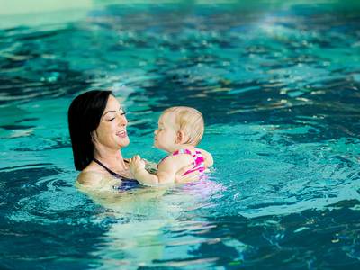 Babyschwimmenkurs im Solequell