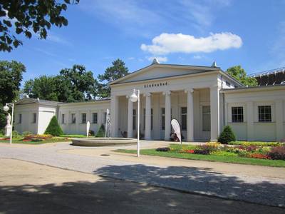 Lindenbad Gebäude im Sommer