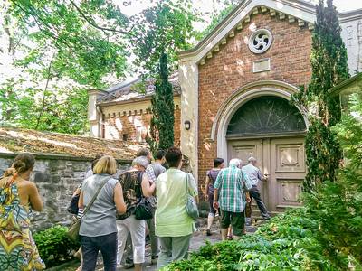 Kunsthof Gertraudenfriedhofführung