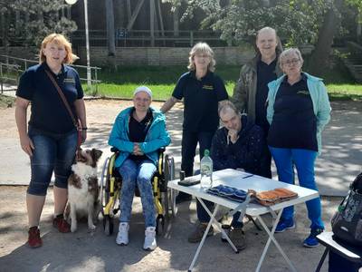 2 rolli parcours und steppbrett am stand der selbsthilfegruppe schicksalskinder