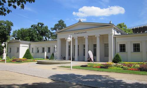 Lindenbad Gebäude im Sommer