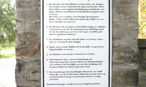 Kurparkordnung Schild