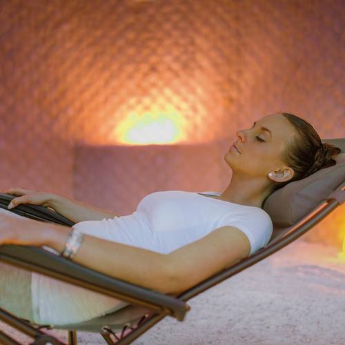 Relaxen in der Totes Meer-Salzgrotte