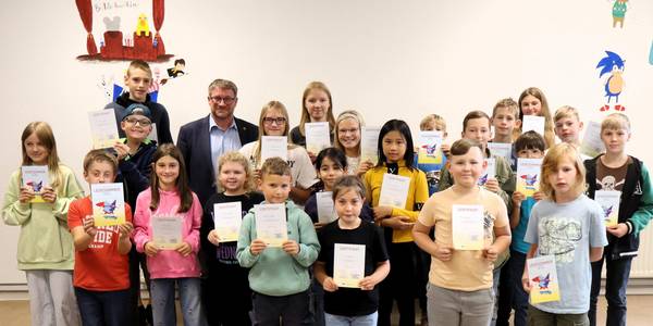 Oberbürgermeister Bert Knoblauch gratulierte den fleißigen Leserinnen und Lesern.