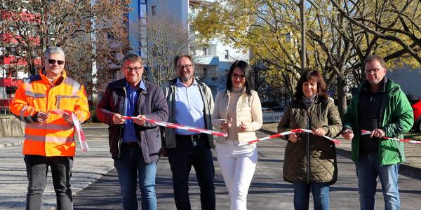 Banddurchschnitt zur Freigabe der Otto-Kohle-Straße.