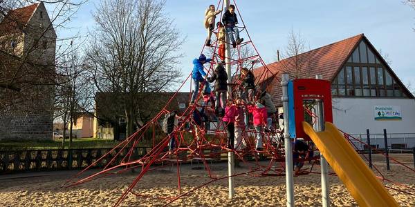 Spielgeräte der Grundschule Plötzky.