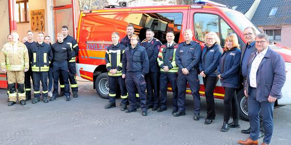 Übergabe des neuen Erkungsfahrzeugs.