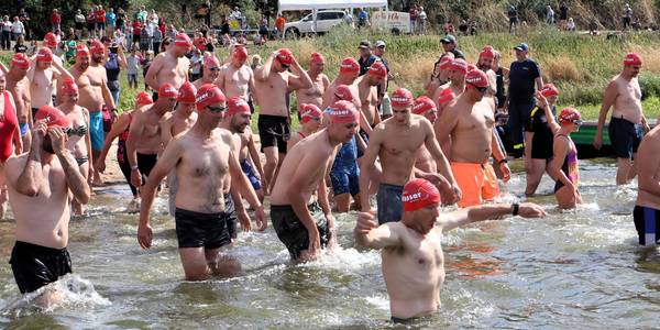 Start für das Durchschwimmen der Elbe.