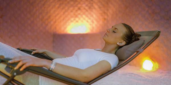 Relaxen in der Totes Meer-Salzgrotte