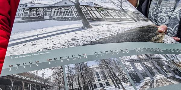 Kalender © Solepark ÖSA-Kalender an Betriebsleiterin Sibylle Schulz übergeben