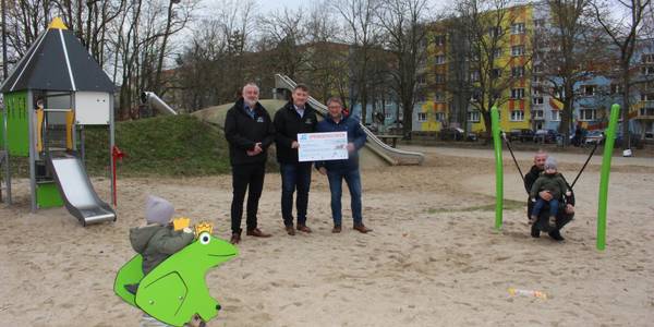 SWB überreicht Spendenscheck