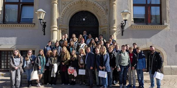 Vor dem Rathaus