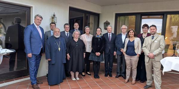 Gelegenheiten zu zahlreichen Gesprächen mit Mitgliedern des diplomatischen Corps und der Zivilgesellschaft