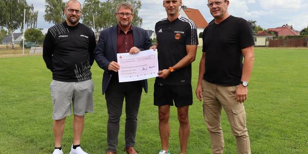 Stiftung der ehemaligen Kreissparkasse Bernburg unterstützt Wohnsportgemeinschaft © Stadt Schönebeck (Elbe) Dank an Stiftung