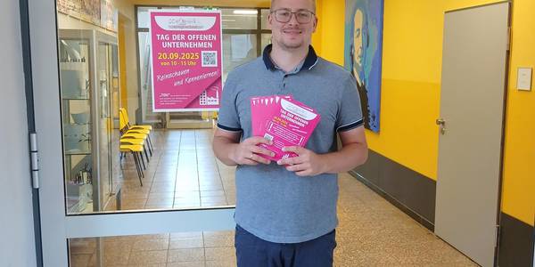 Lukas Lichtenberg, Lehrer der Sekundarschule J.G. Herder in Calbe, wirbt für den "TOU 2025".