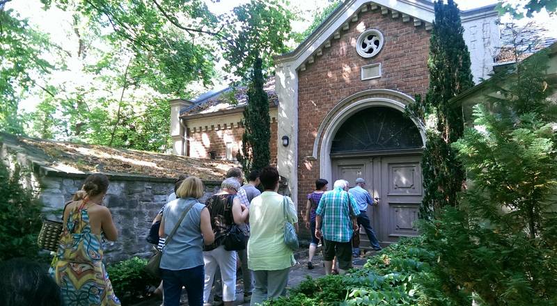 Kunsthof Gertraudenfriedhofführung