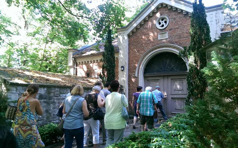 Kunsthof Gertraudenfriedhofführung