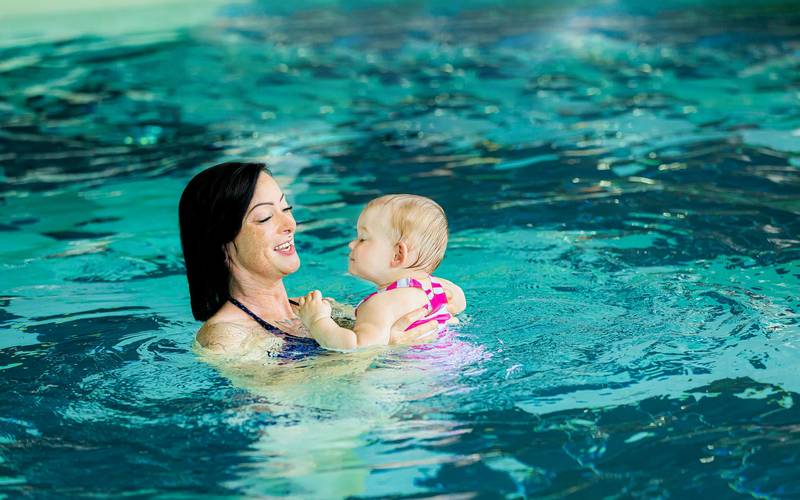 Babyschwimmenkurs im Solequell
