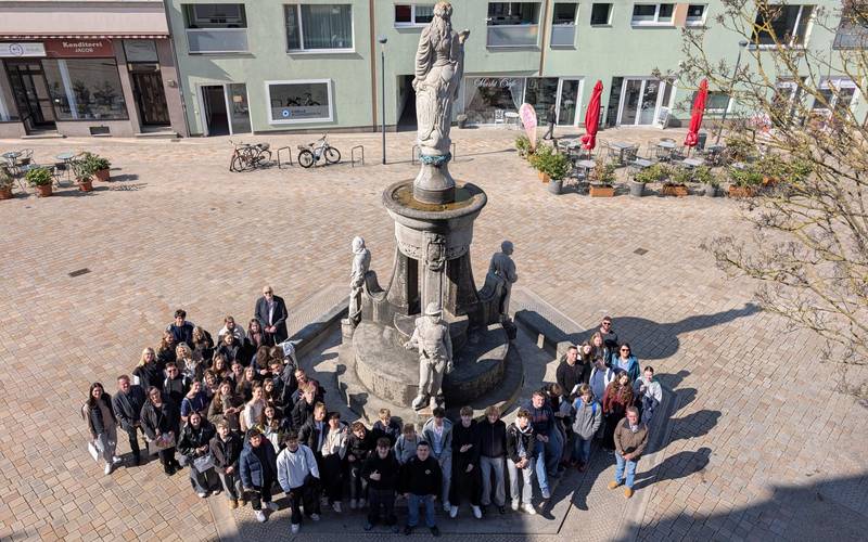 Internationaler Schüleraustausch im Rathaus empfangen