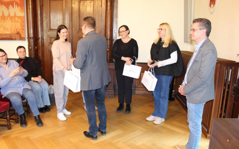 Internationaler Schüleraustausch im Rathaus empfangen
