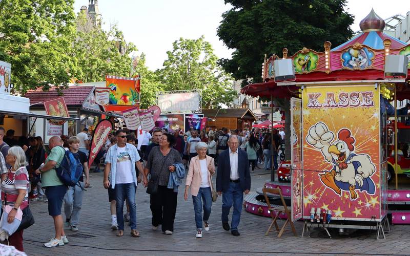 Besucherinnen und Besucher