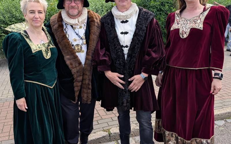 Ratsdamen und Ratsherren