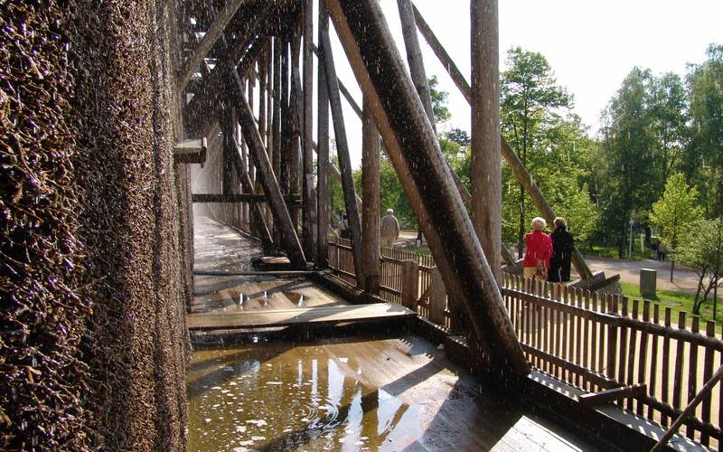 Herabrieselnde Sole am Gradierwerk