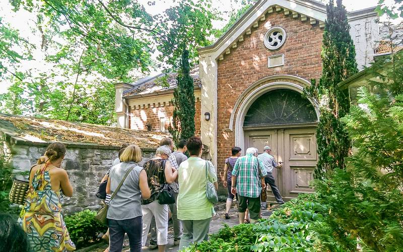 Kunsthof Gertraudenfriedhofführung
