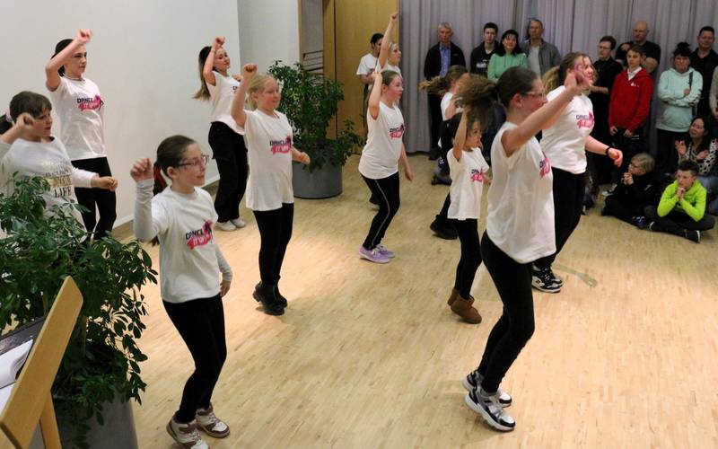 Danceitupgroß