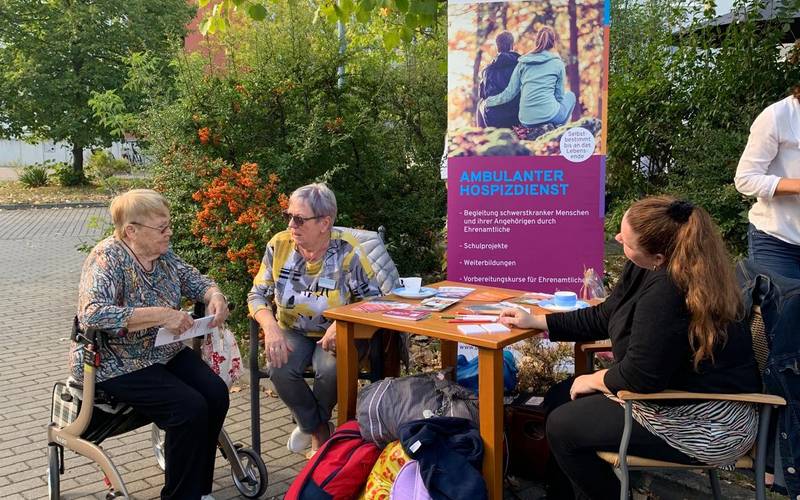 Infostand des ambulanten Hospizdienstes der Pfeifferschen Stiftungen