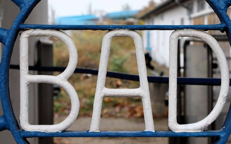 bad schriftzug mit baustelle