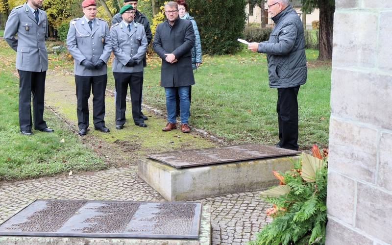 Kranzniederlegung1