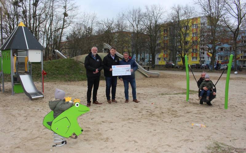 SWB überreicht Spendenscheck