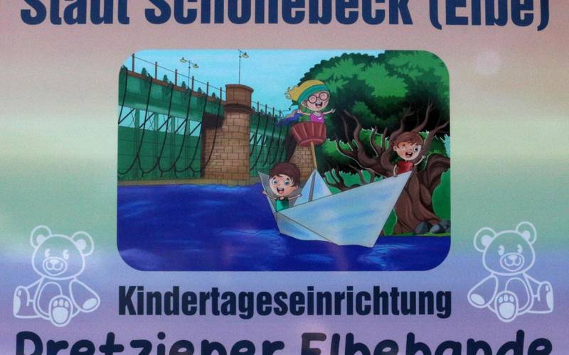 Das neue Schild der Kita "Elbebande" im Außenbereich.
